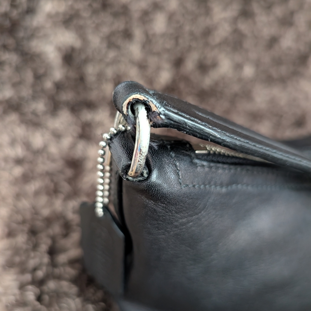 Small Vintage Coach Shoulder Bag - Picture 5 of 8